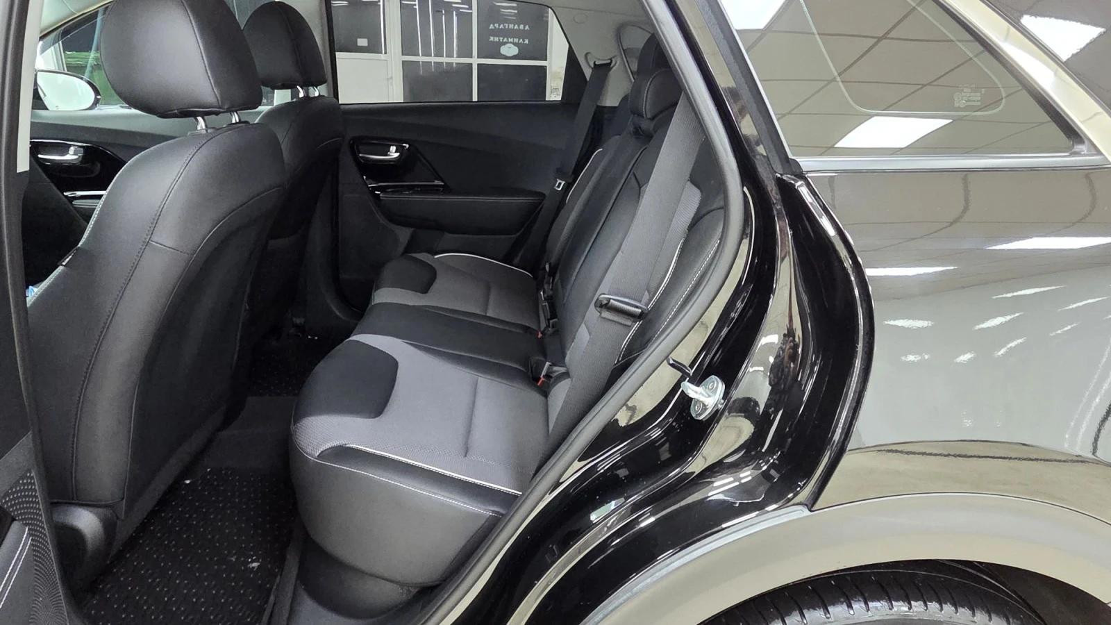 Kia Niro В гаранция/Сервизна КНИЖКА, снимка 8 - Автомобили и джипове - 56223883