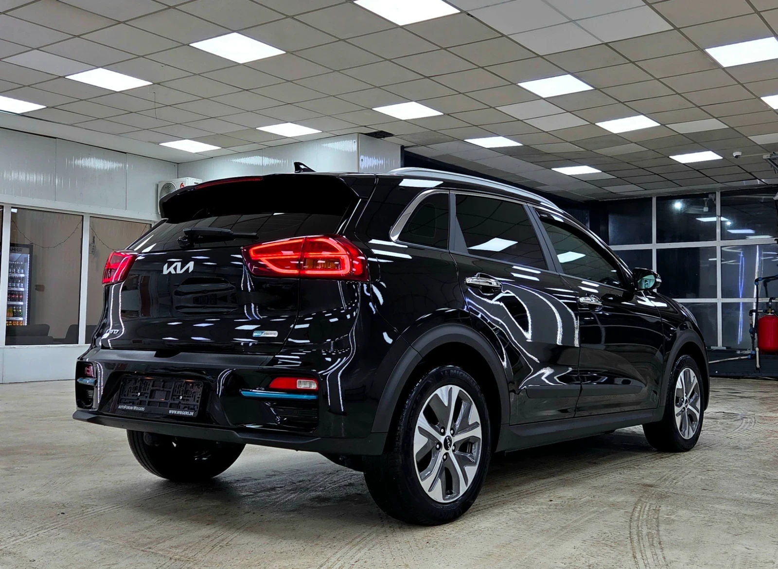 Kia Niro В гаранция/Сервизна КНИЖКА, снимка 3 - Автомобили и джипове - 56223883
