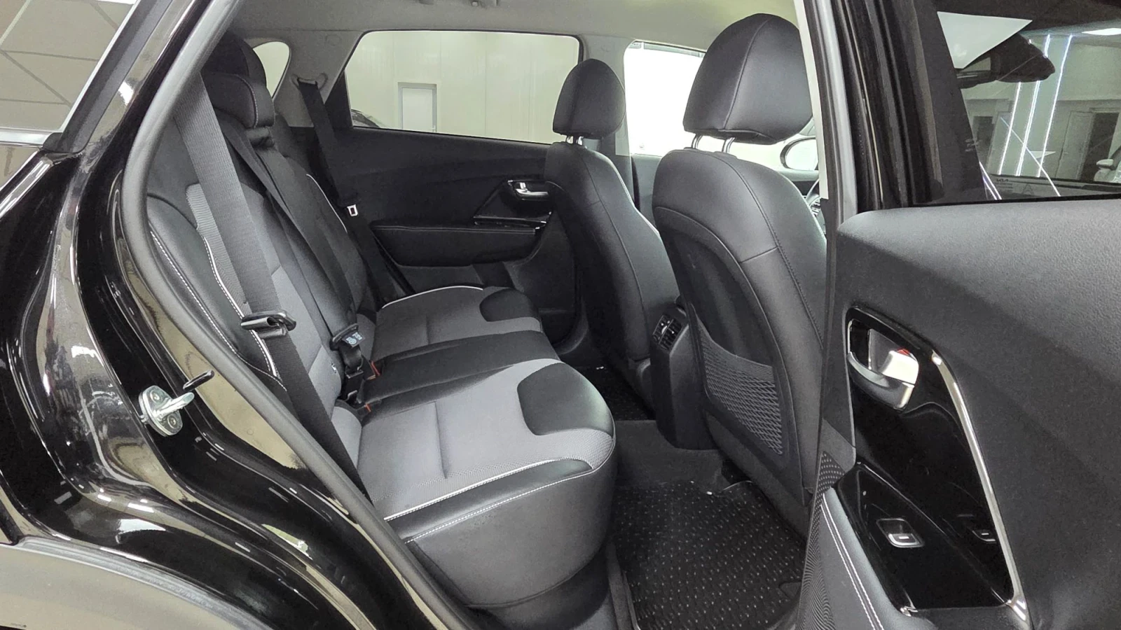 Kia Niro В гаранция/Сервизна КНИЖКА, снимка 9 - Автомобили и джипове - 56223883
