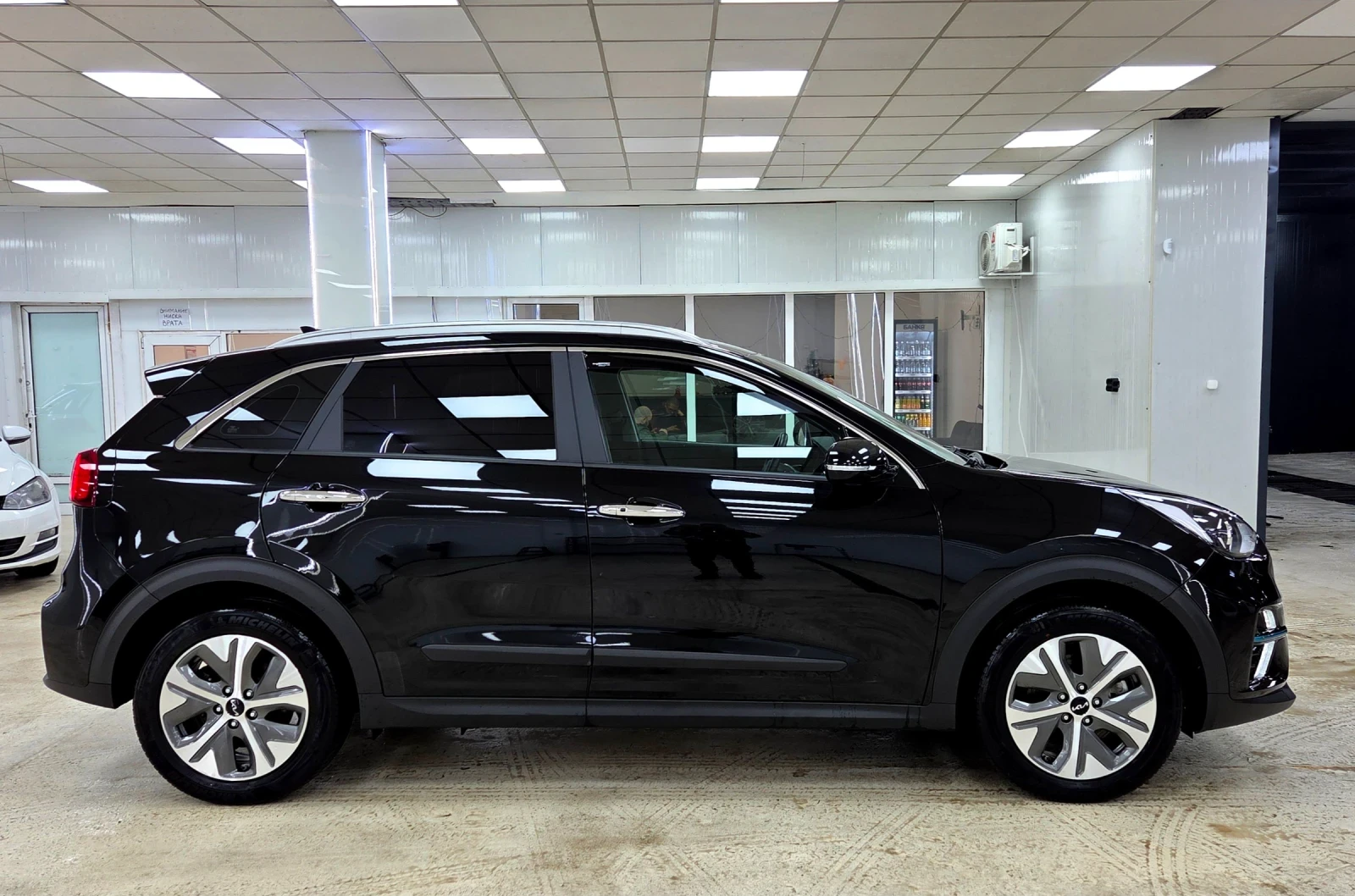 Kia Niro В гаранция/Сервизна КНИЖКА, снимка 2 - Автомобили и джипове - 56223883