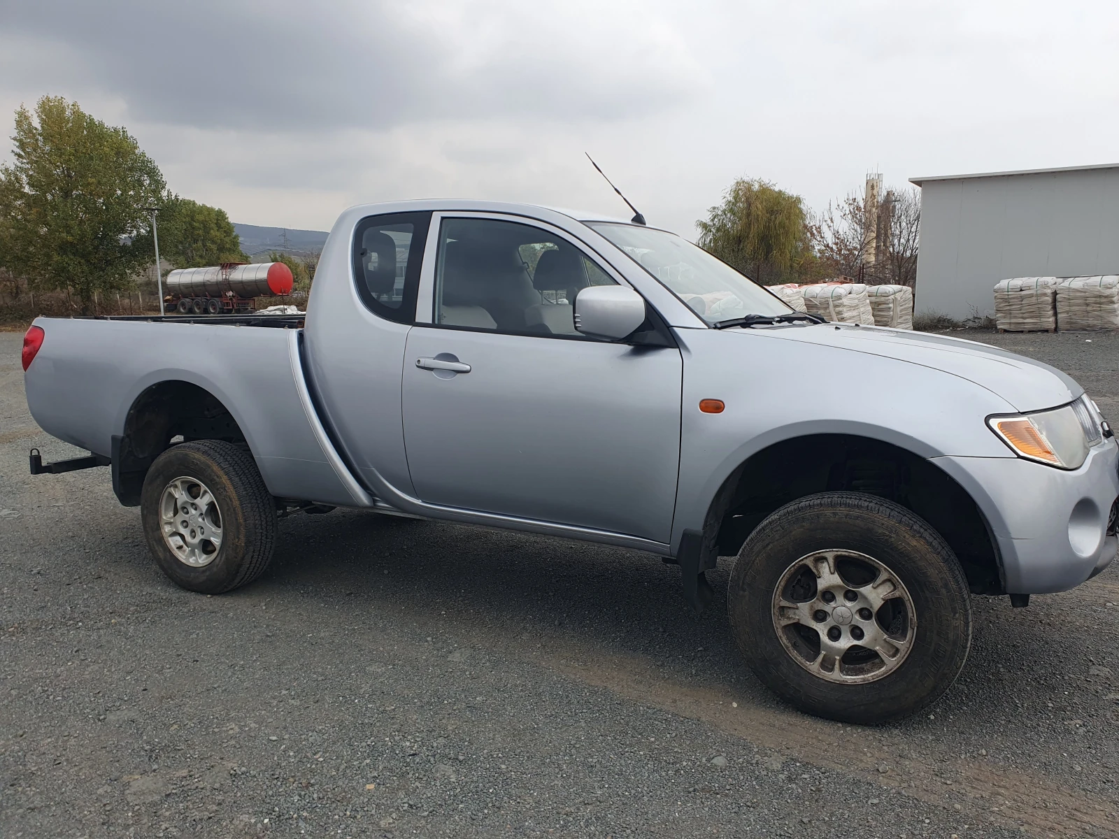 Mitsubishi L200, снимка 2 - Автомобили и джипове - 56657268