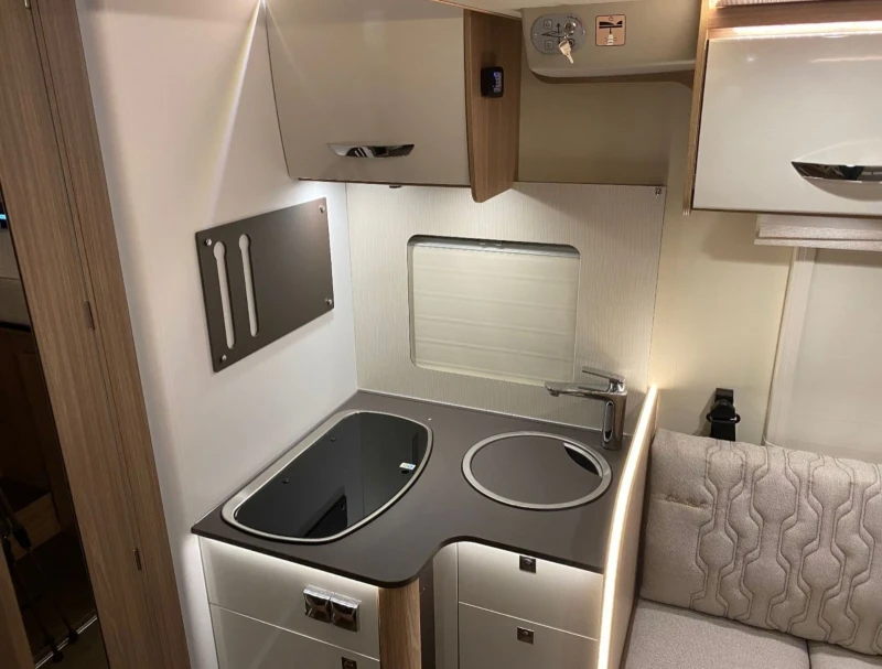 Кемпер Burstner Т729G, снимка 13 - Каравани и кемпери - 53380547