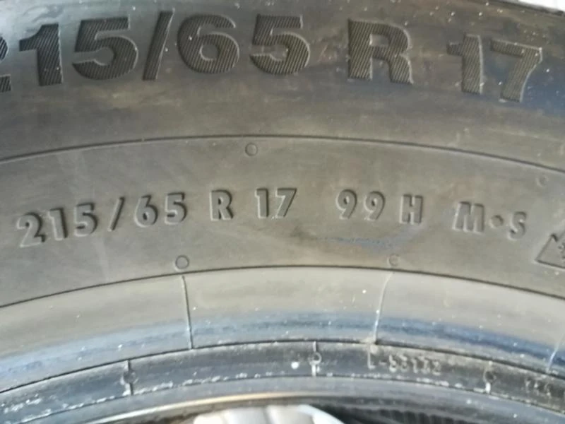 Гуми Зимни 215/65R17, снимка 6 - Гуми и джанти - 30416869