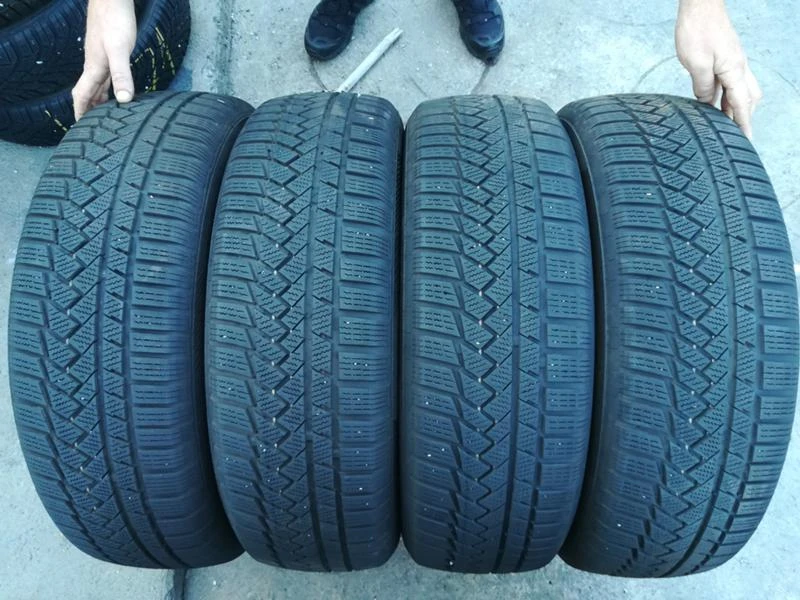 Гуми Зимни 215/65R17, снимка 1 - Гуми и джанти - 30416869