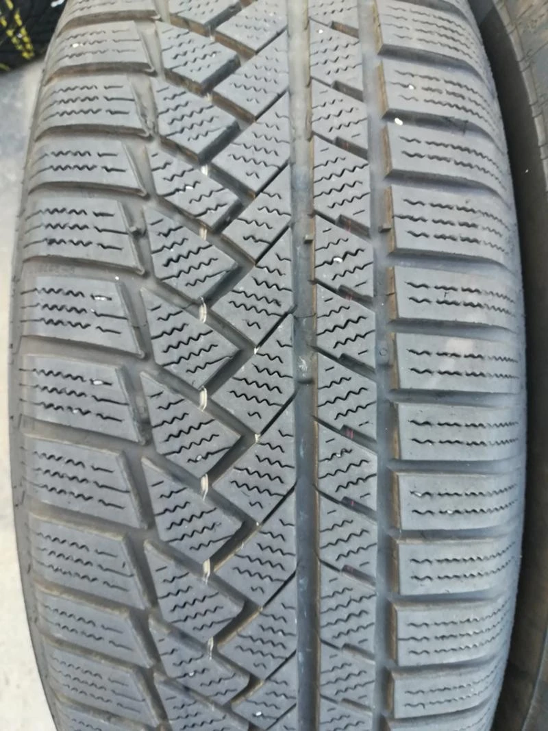 Гуми Зимни 215/65R17, снимка 4 - Гуми и джанти - 30416869