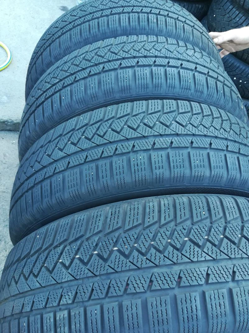 Гуми Зимни 215/65R17, снимка 2 - Гуми и джанти - 30416869