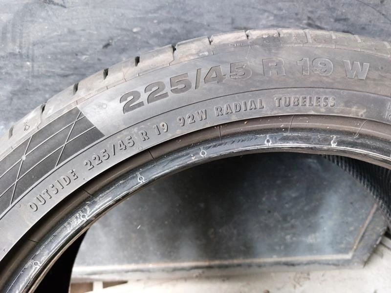 Гуми Летни 225/45R19, снимка 8 - Гуми и джанти - 36665004