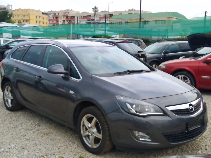 Opel Astra 139000 kм!! 1.4i Turbo/Навигация , снимка 1 - Автомобили и джипове - 47052238