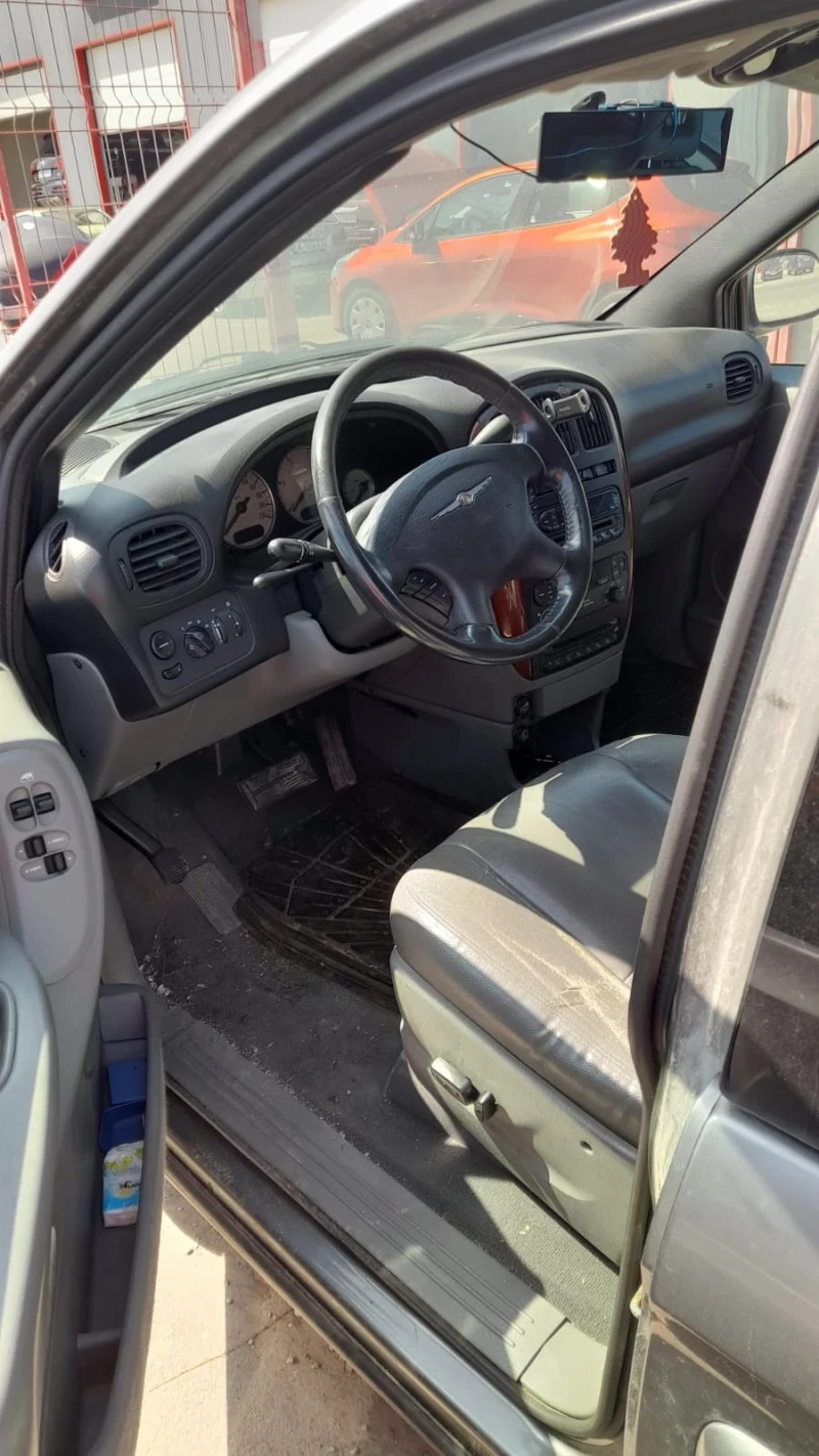 Chrysler Voyager, снимка 8 - Автомобили и джипове - 47507413