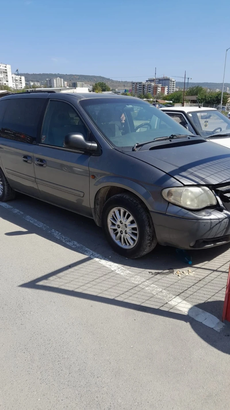 Chrysler Voyager, снимка 1 - Автомобили и джипове - 47507413