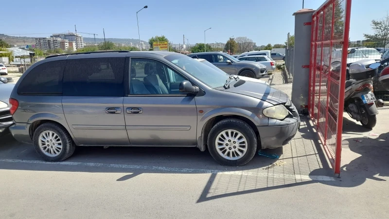 Chrysler Voyager, снимка 3 - Автомобили и джипове - 47507413