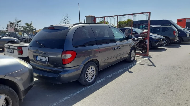 Chrysler Voyager, снимка 2 - Автомобили и джипове - 47507413