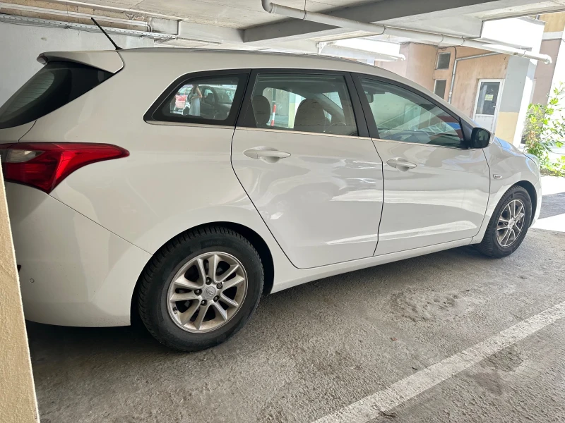Hyundai I30 Hyundai i30 1.6 CRDI, снимка 4 - Автомобили и джипове - 52436642