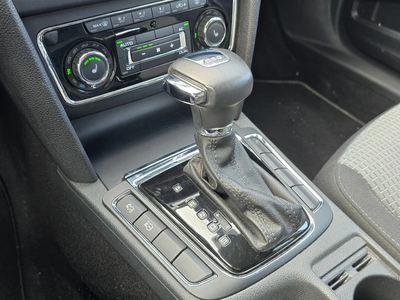 Skoda Superb 1.8i/Авт./109хил.км./Лизинг, снимка 14 - Автомобили и джипове - 52040875