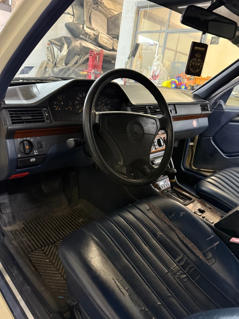 Mercedes-Benz 124 3.0 D, снимка 15 - Автомобили и джипове - 52619565