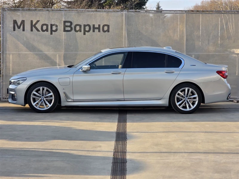 BMW 740 xDrive iPerformance, снимка 3 - Автомобили и джипове - 52967009