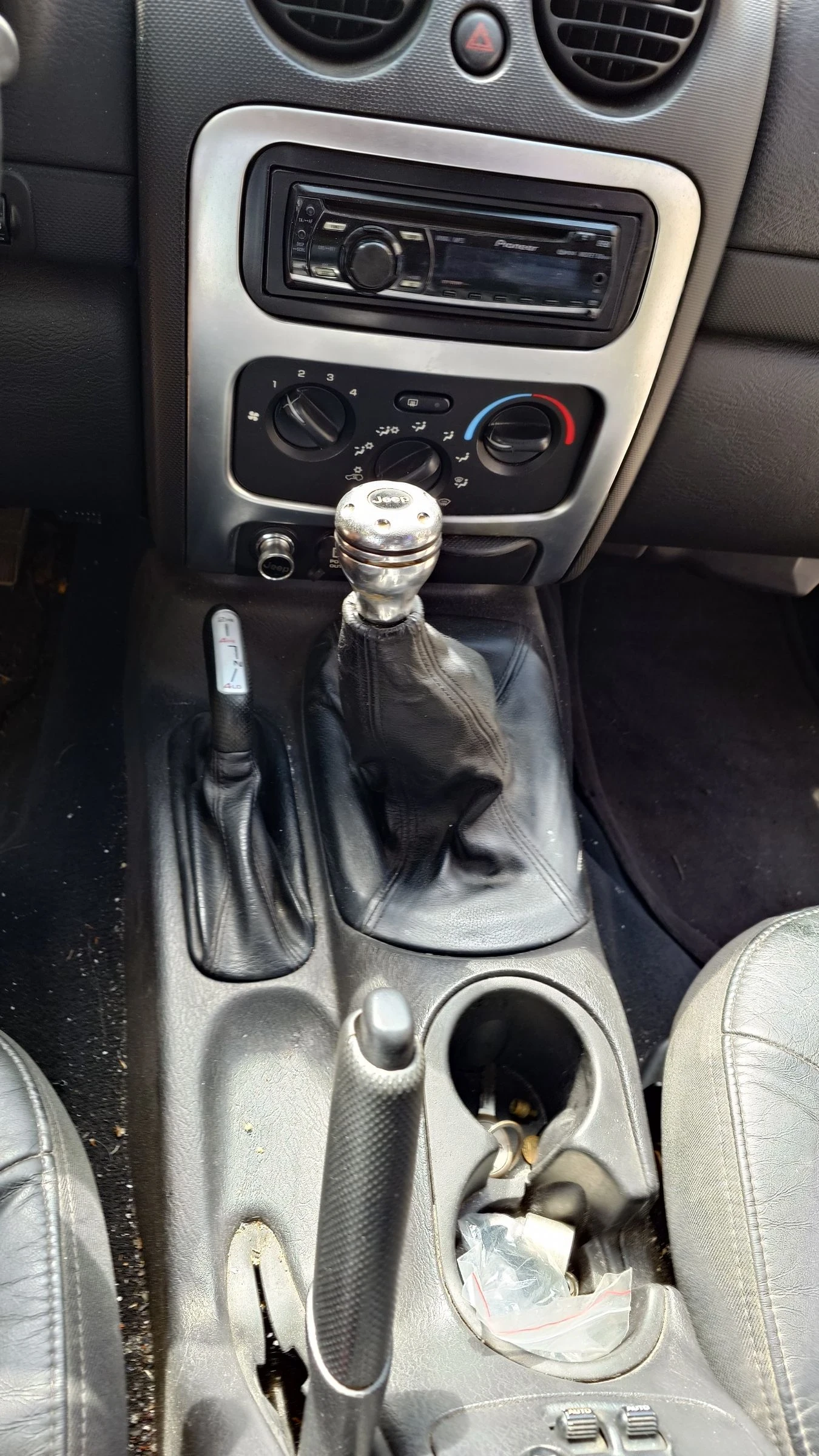 Jeep Cherokee Sport  - изображение 9
