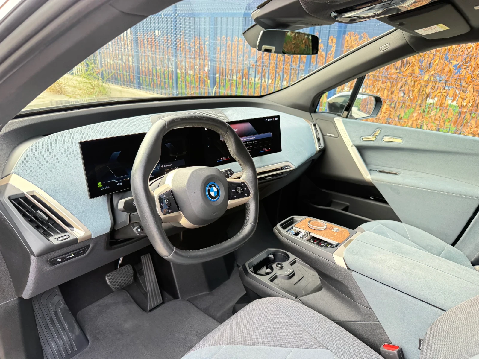 BMW iX xDrive40/326HP/LASER/360/HarmanKardon/HeadUP/ - изображение 4