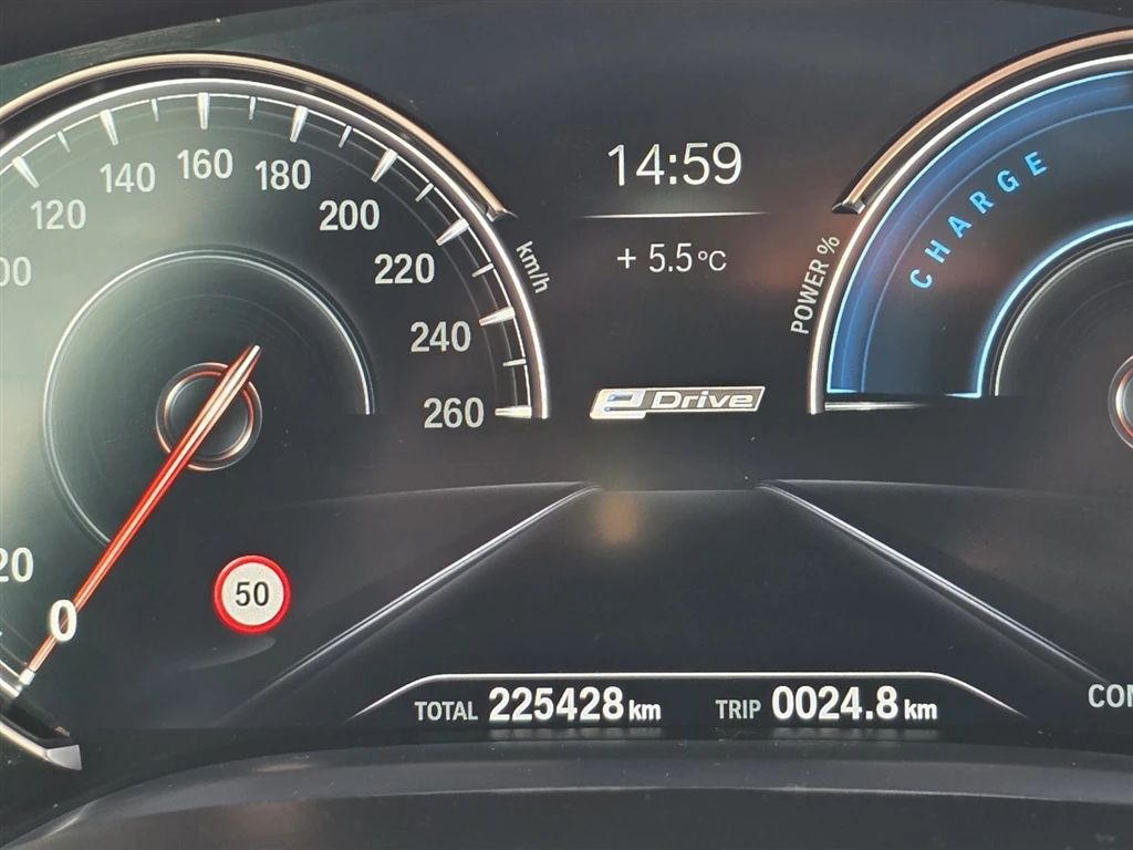 BMW 740 xDrive iPerformance - изображение 7