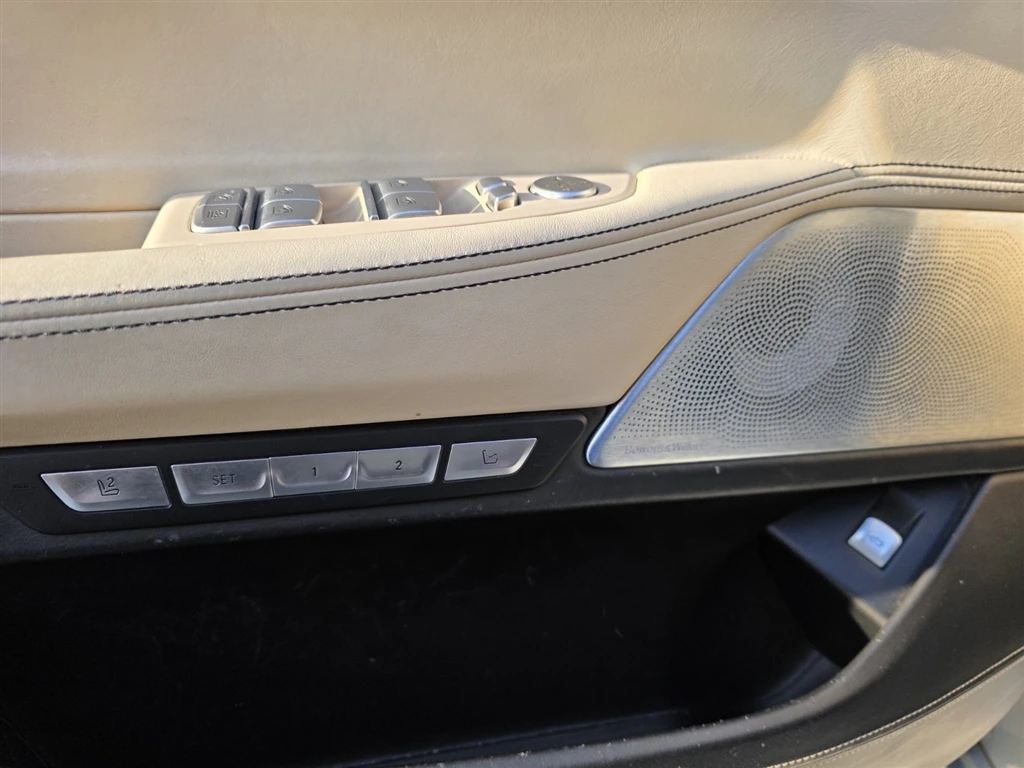 BMW 740 xDrive iPerformance - изображение 8