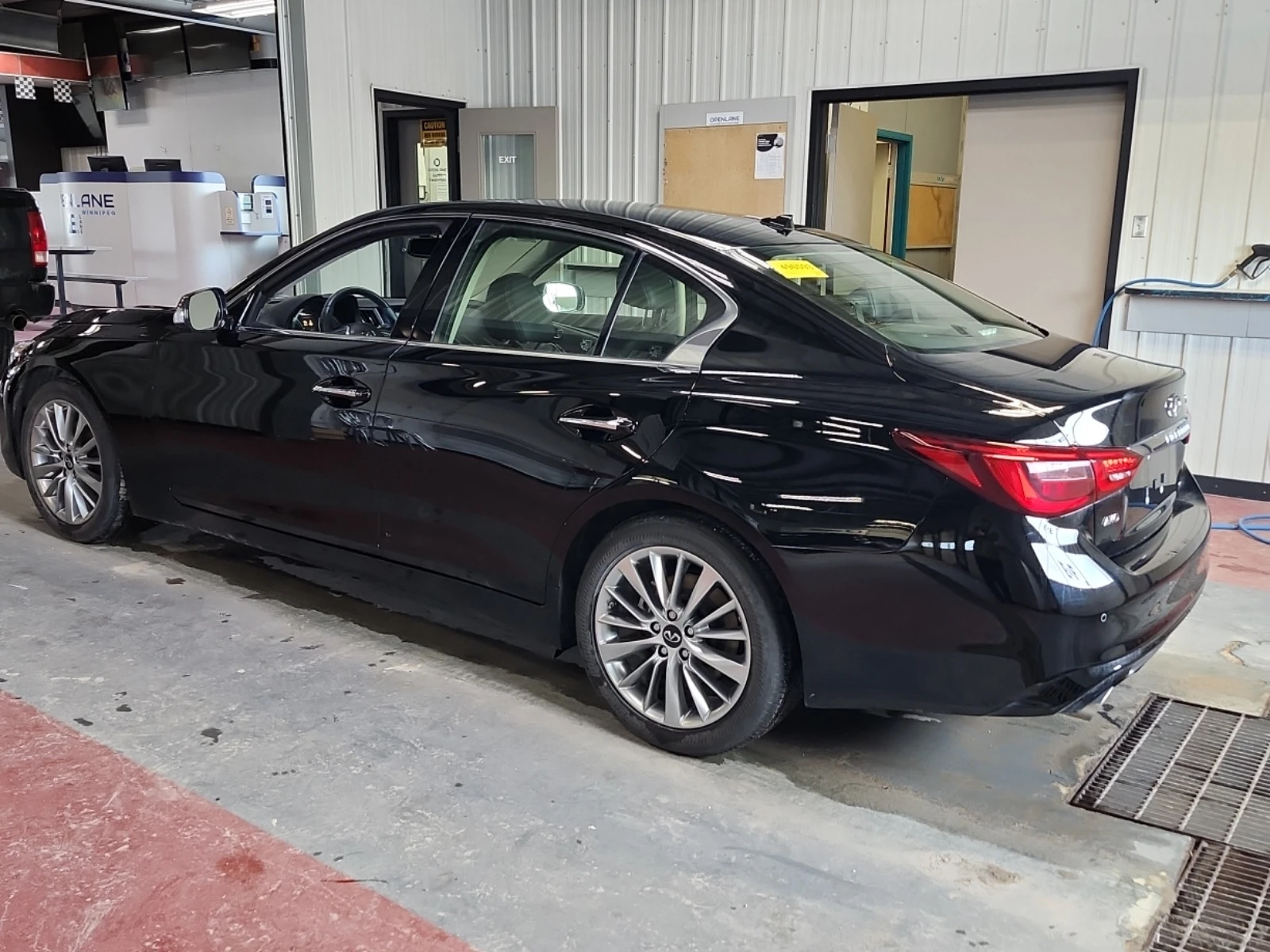 Infiniti Q50 * * CARFAX * * АВТО КРЕДИТ * * , снимка 3 - Автомобили и джипове - 54032405