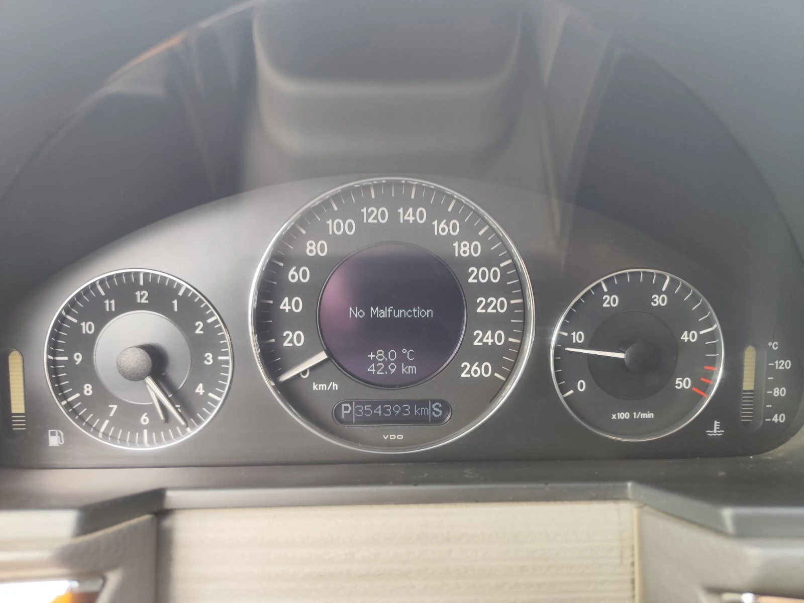 Mercedes-Benz E 270, снимка 10 - Автомобили и джипове - 54427256
