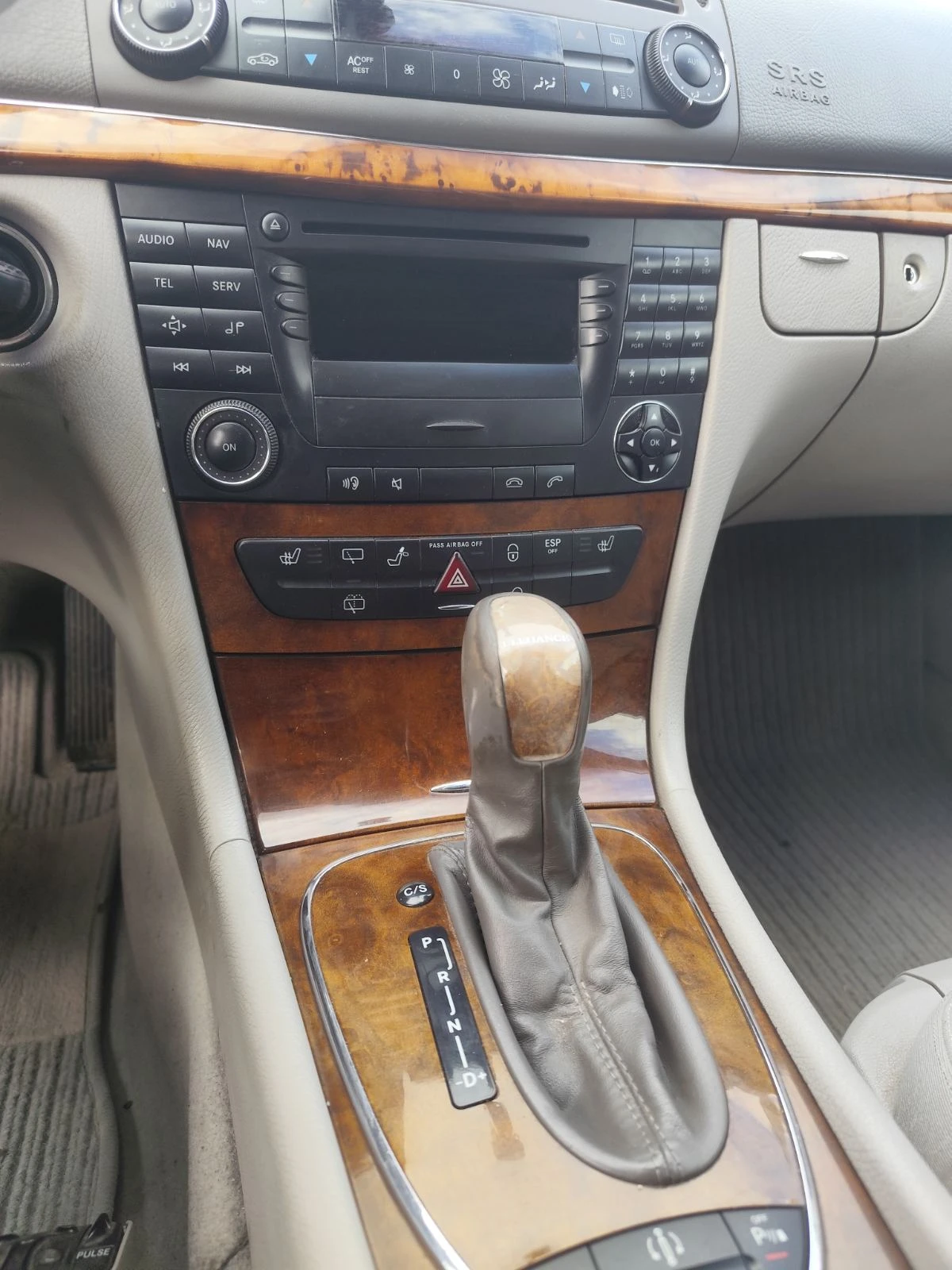 Mercedes-Benz E 270, снимка 11 - Автомобили и джипове - 54427256