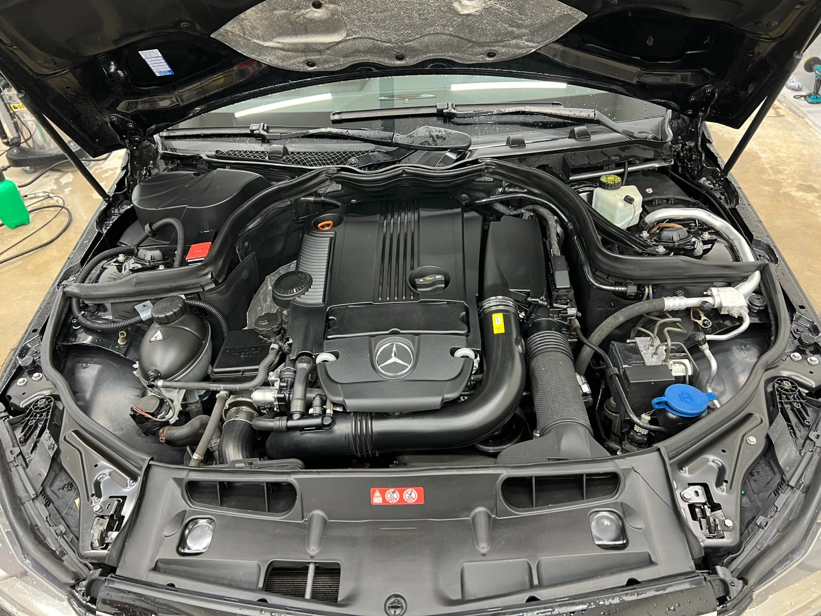 Mercedes-Benz C 200 CGI, снимка 12 - Автомобили и джипове - 54455249