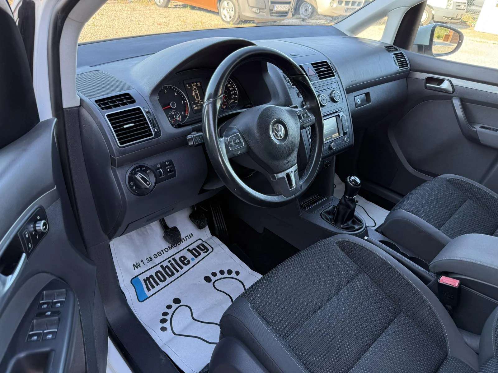 VW Touran 1.6TDI 105kc Italia, снимка 9 - Автомобили и джипове - 54944850