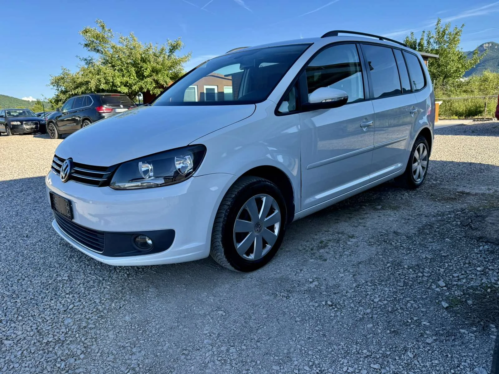 VW Touran 1.6TDI 105kc Italia, снимка 2 - Автомобили и джипове - 54944850