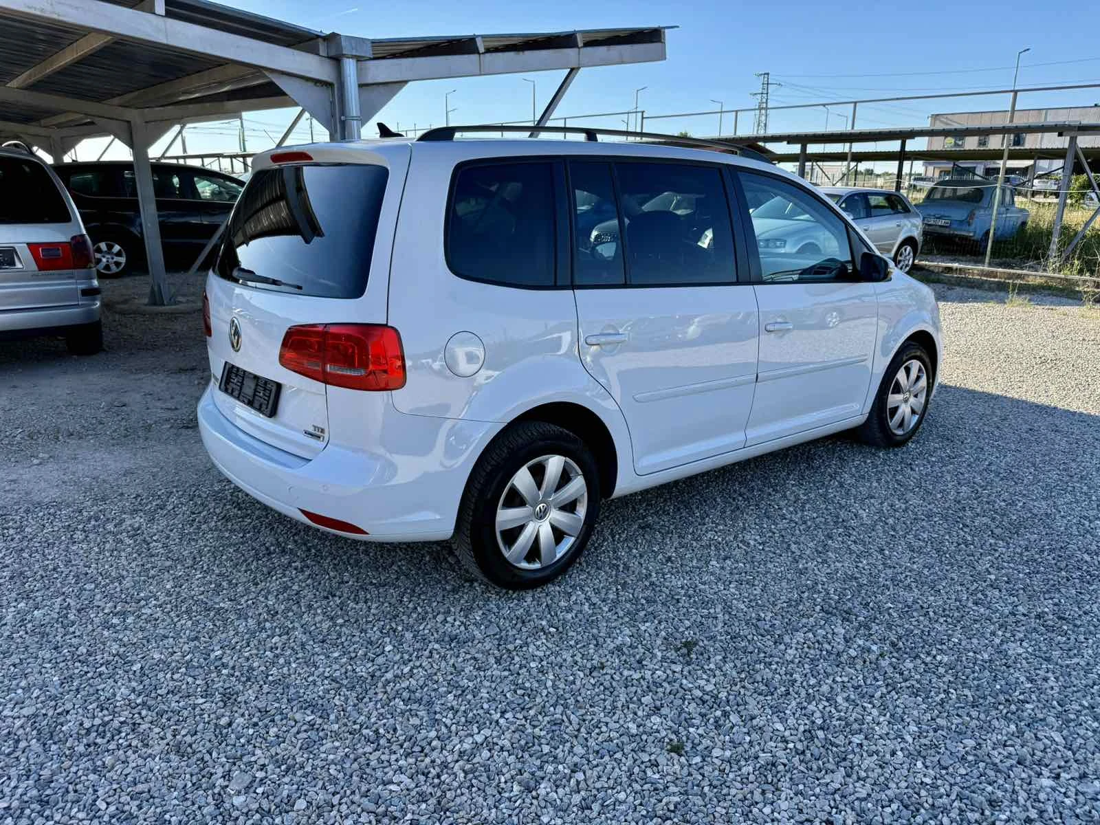 VW Touran 1.6TDI 105kc Italia, снимка 5 - Автомобили и джипове - 54944850