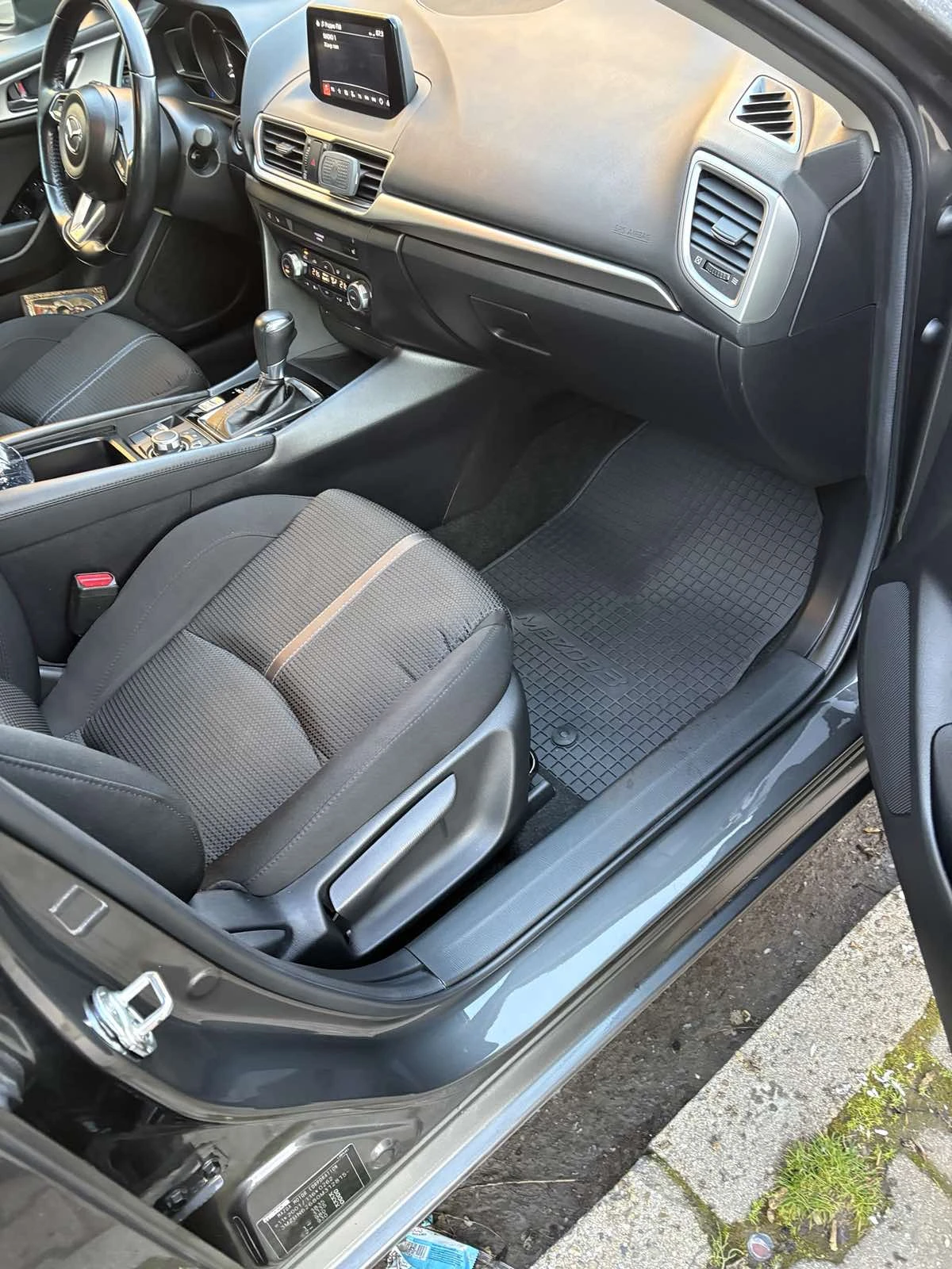 Mazda 3 Skyactive G, снимка 3 - Автомобили и джипове - 55171878