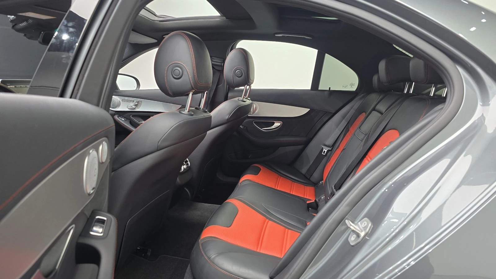 Mercedes-Benz C 63 AMG ЛЮК* HUD* 360* KEYLESS* ЕЛ. БАГАЖНИК* КРАЙНА ЦЕНА, снимка 12 - Автомобили и джипове - 55271865