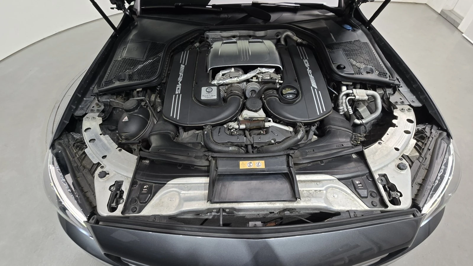 Mercedes-Benz C 63 AMG ЛЮК* HUD* 360* KEYLESS* ЕЛ. БАГАЖНИК* КРАЙНА ЦЕНА, снимка 6 - Автомобили и джипове - 55271865