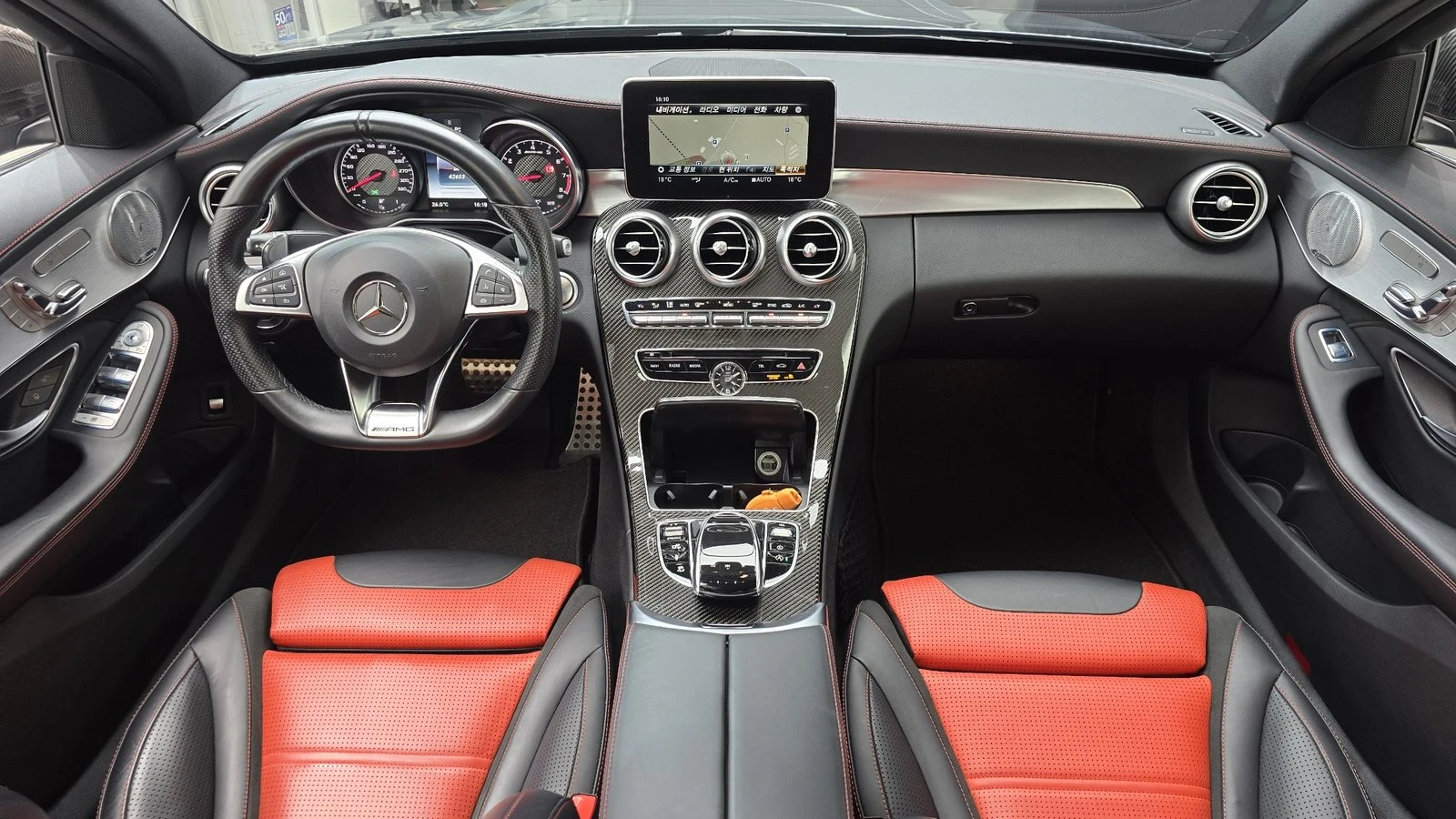 Mercedes-Benz C 63 AMG ЛЮК* HUD* 360* KEYLESS* ЕЛ. БАГАЖНИК* КРАЙНА ЦЕНА, снимка 7 - Автомобили и джипове - 55271865
