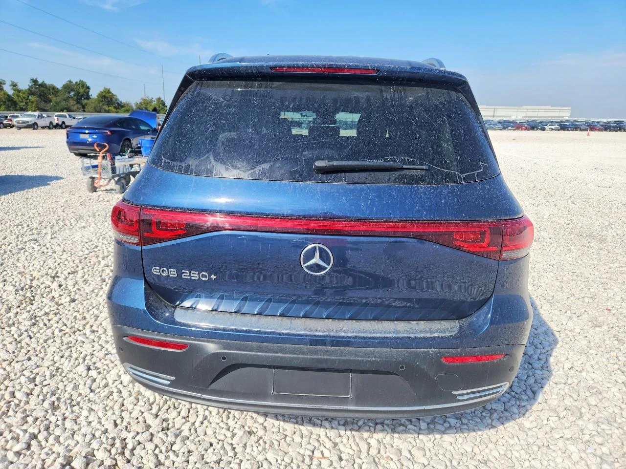 Mercedes-Benz EQB 250+ * ПОДГРЕВ* КАМЕРА* LANE* ASSIST* , снимка 6 - Автомобили и джипове - 56182761