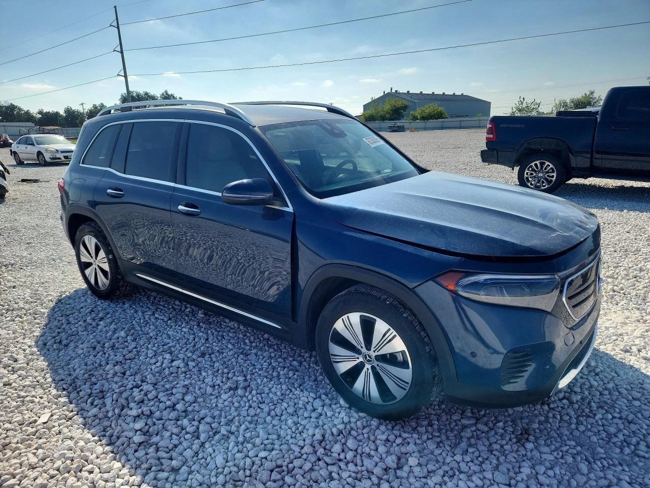 Mercedes-Benz EQB 250+ * ПОДГРЕВ* КАМЕРА* LANE* ASSIST* , снимка 2 - Автомобили и джипове - 56182761