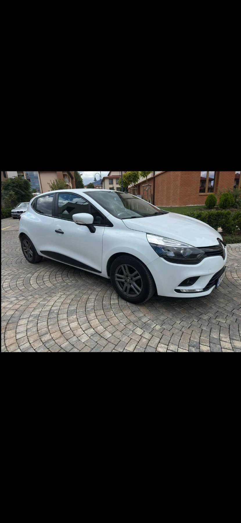 Renault Clio 4, снимка 4 - Автомобили и джипове - 56480619