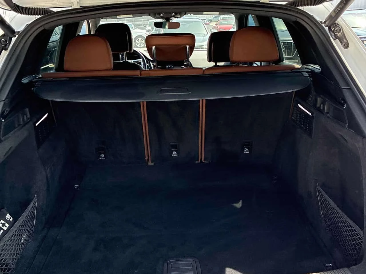 Audi Q5 * Komfort * CARFAX * ПАНО * KEYLESS * КЛИПОВЕ, снимка 13 - Автомобили и джипове - 54303202