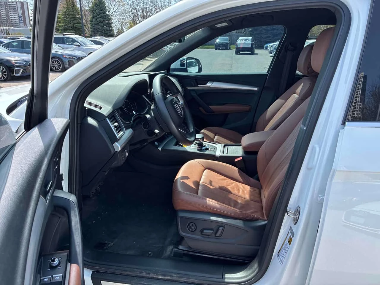 Audi Q5 * Komfort * CARFAX * ПАНО * KEYLESS * КЛИПОВЕ, снимка 5 - Автомобили и джипове - 54303202