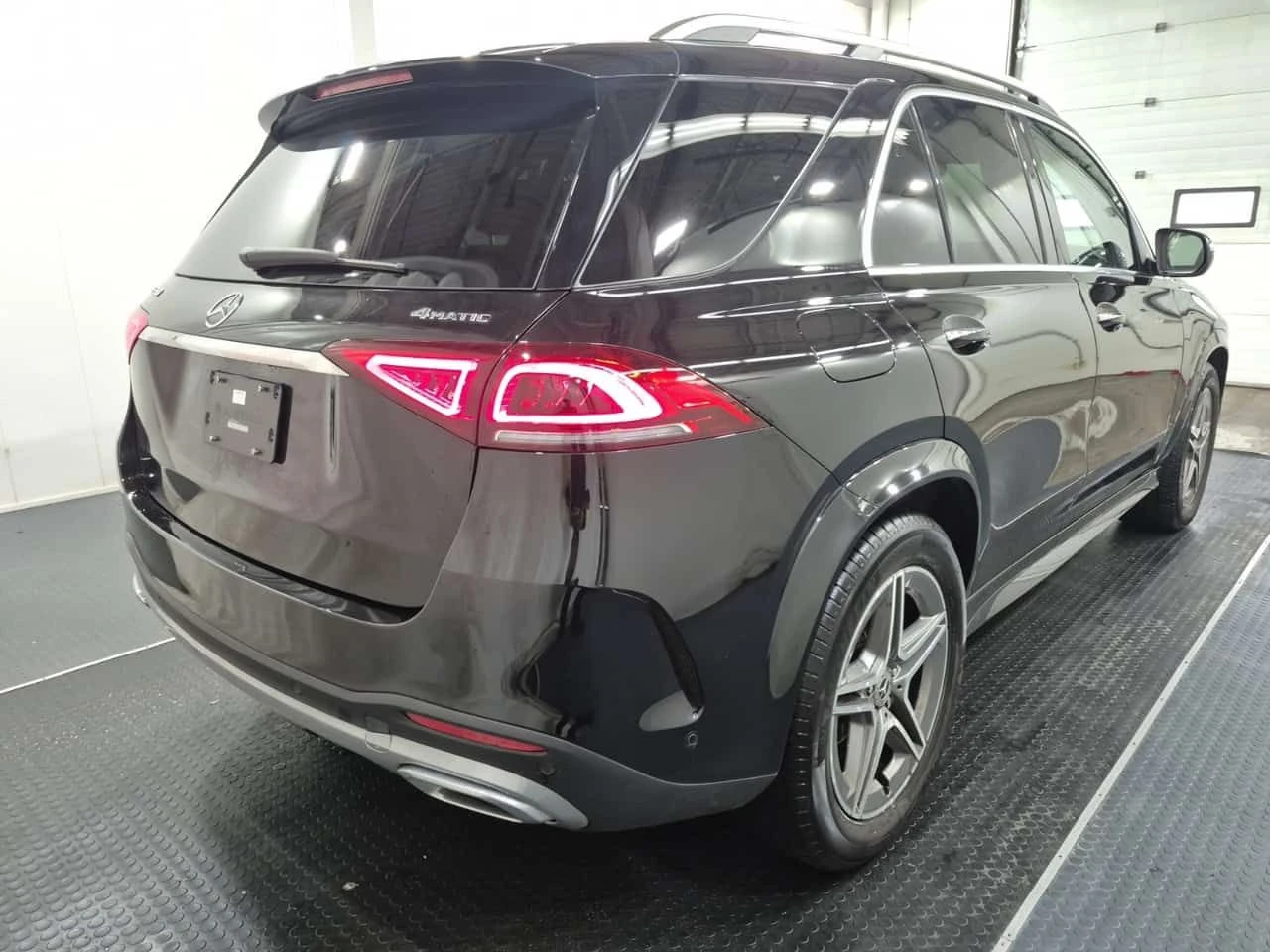 Mercedes-Benz GLE 350 BURMESTER| 360| PANO| AMBIENT| , снимка 3 - Автомобили и джипове - 54453596