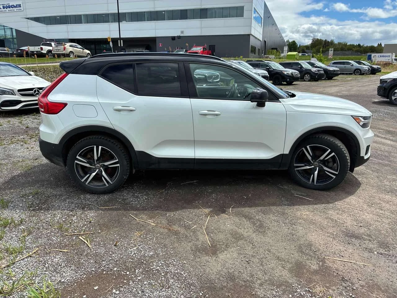 Volvo XC40 T5 AWD * ОТ ГЛАВНО ПРЕДСТАВИТЕЛСТВО НА VOLVO , снимка 4 - Автомобили и джипове - 54710737