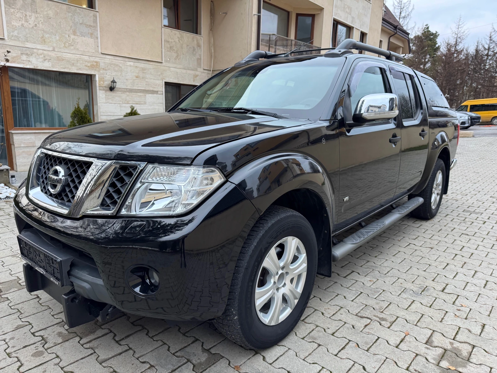 Nissan Navara 3.0D-АВТОМАТИК-НАВИ-КАМЕРА-КОЖА-ФЕЙС-ПОДГР-ХАРДТОП, снимка 2 - Автомобили и джипове - 55014694
