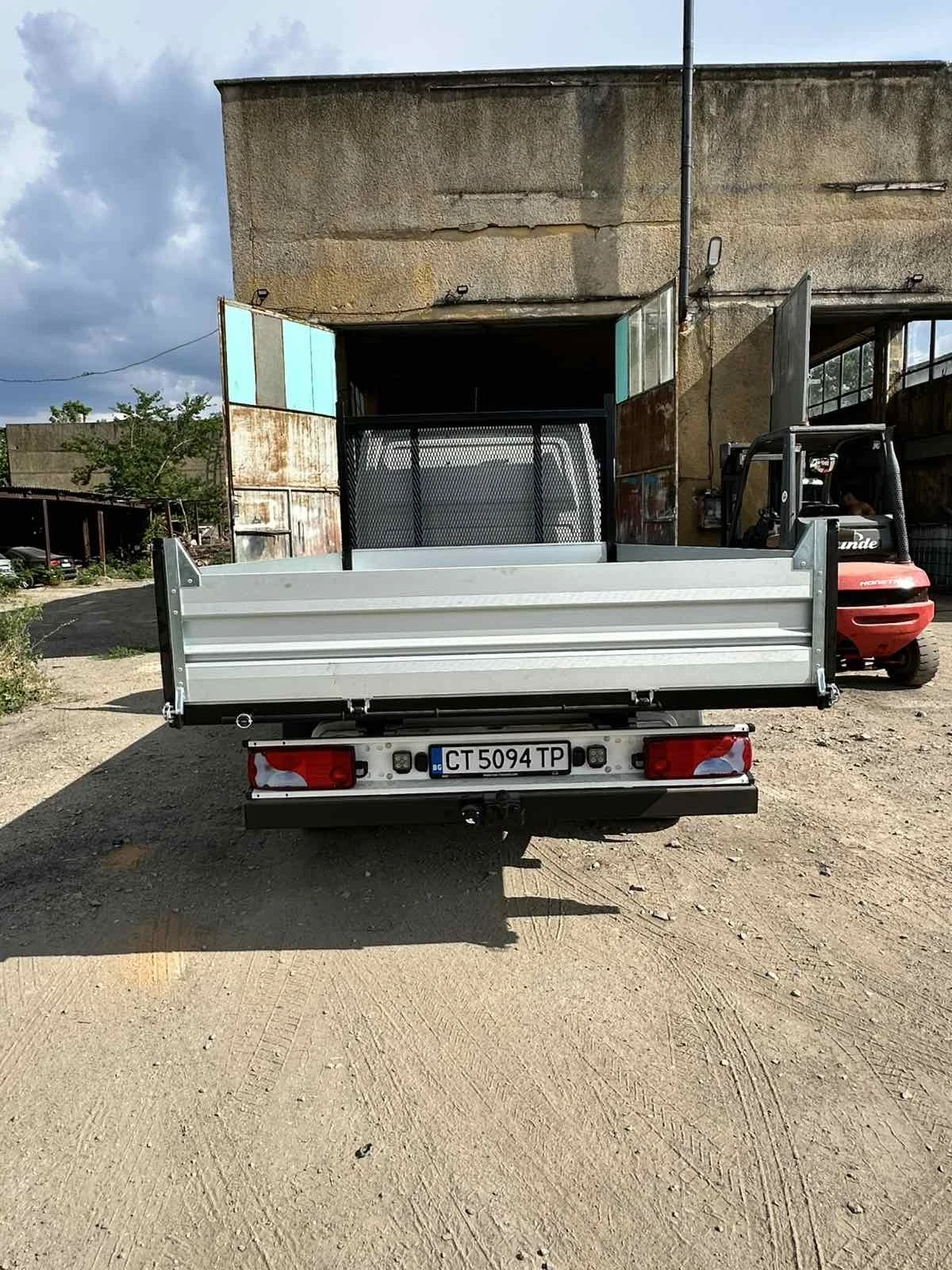 VW Crafter 2.0TDI* САМОСВАЛ 3.5T* КЛИМАТИК* , снимка 4 - Бусове и автобуси - 55051008
