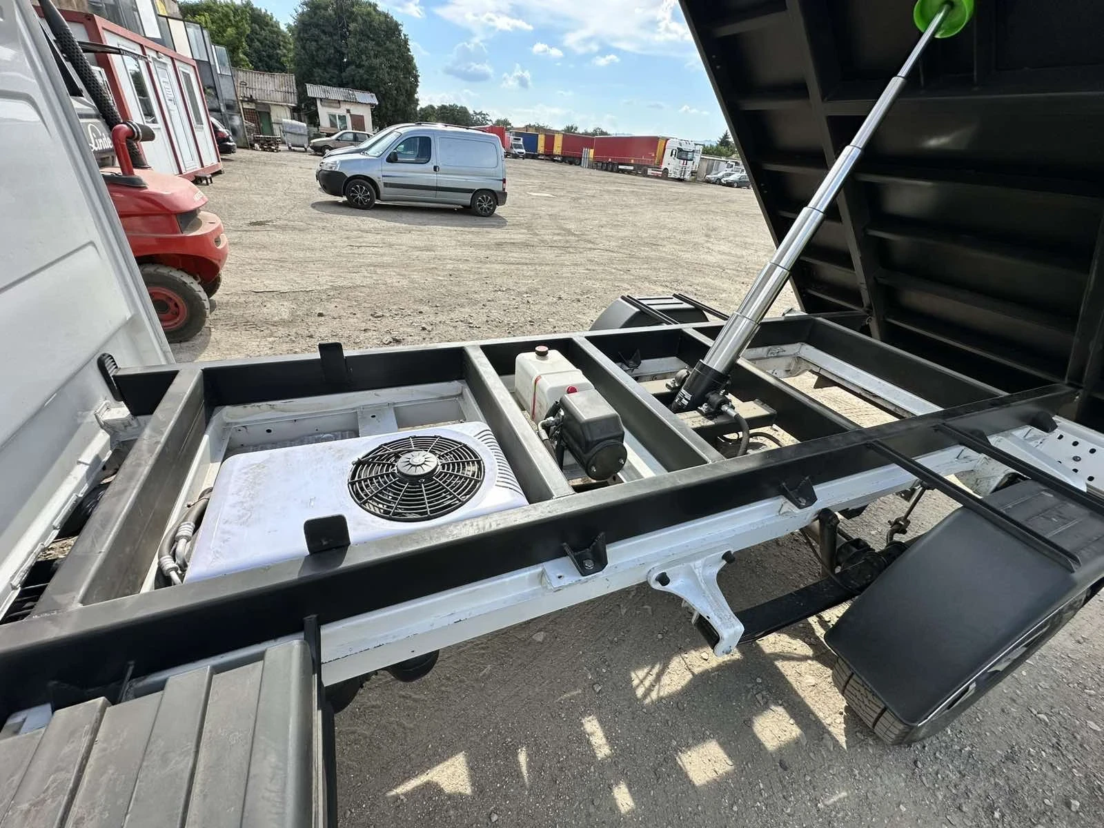 VW Crafter 2.0TDI* САМОСВАЛ 3.5T* КЛИМАТИК* , снимка 8 - Бусове и автобуси - 55051008
