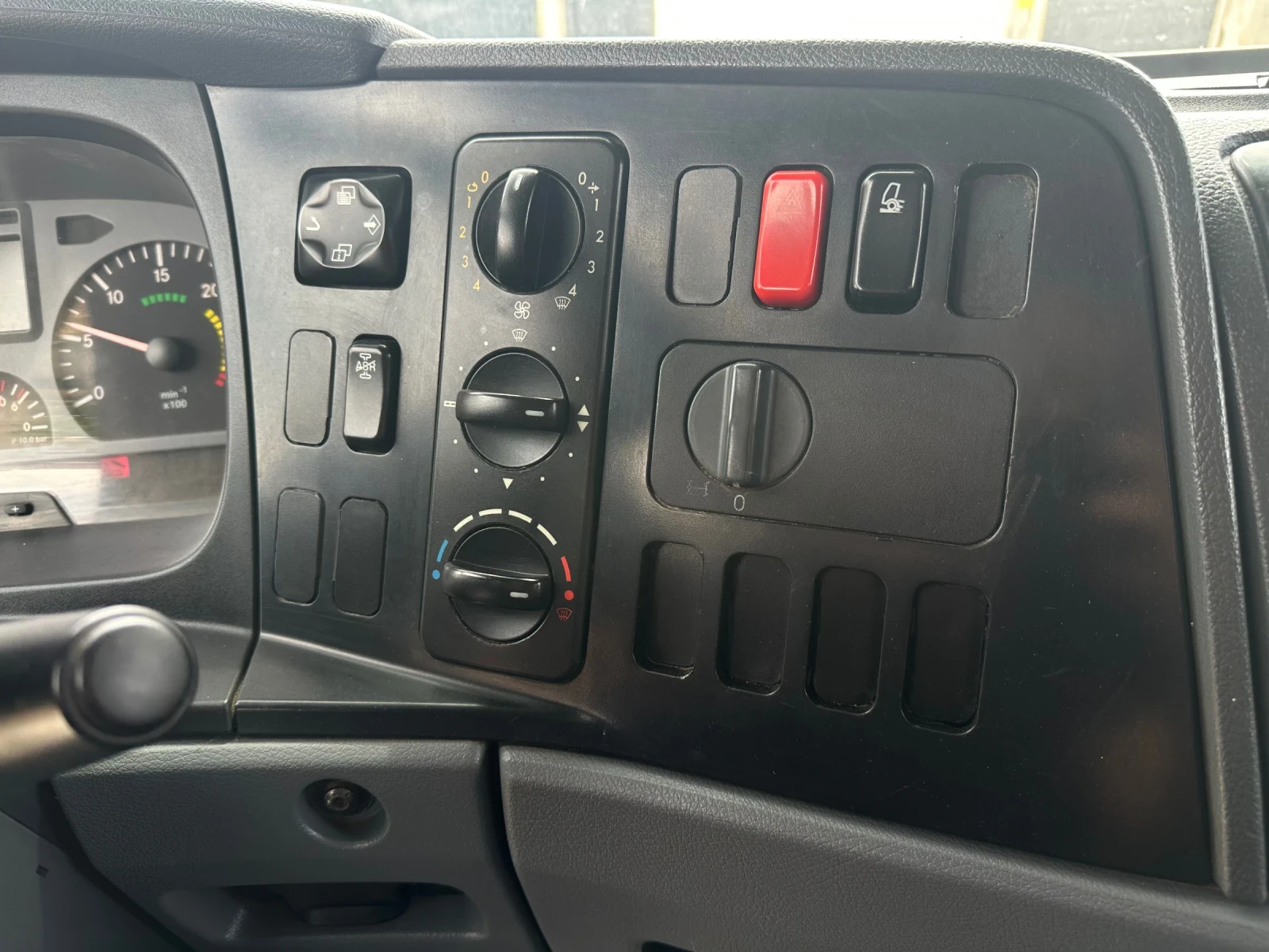 Mercedes-Benz Atego 822* Тристранен самосвал* 4м.* Топ състояние, снимка 13 - Камиони - 54763447