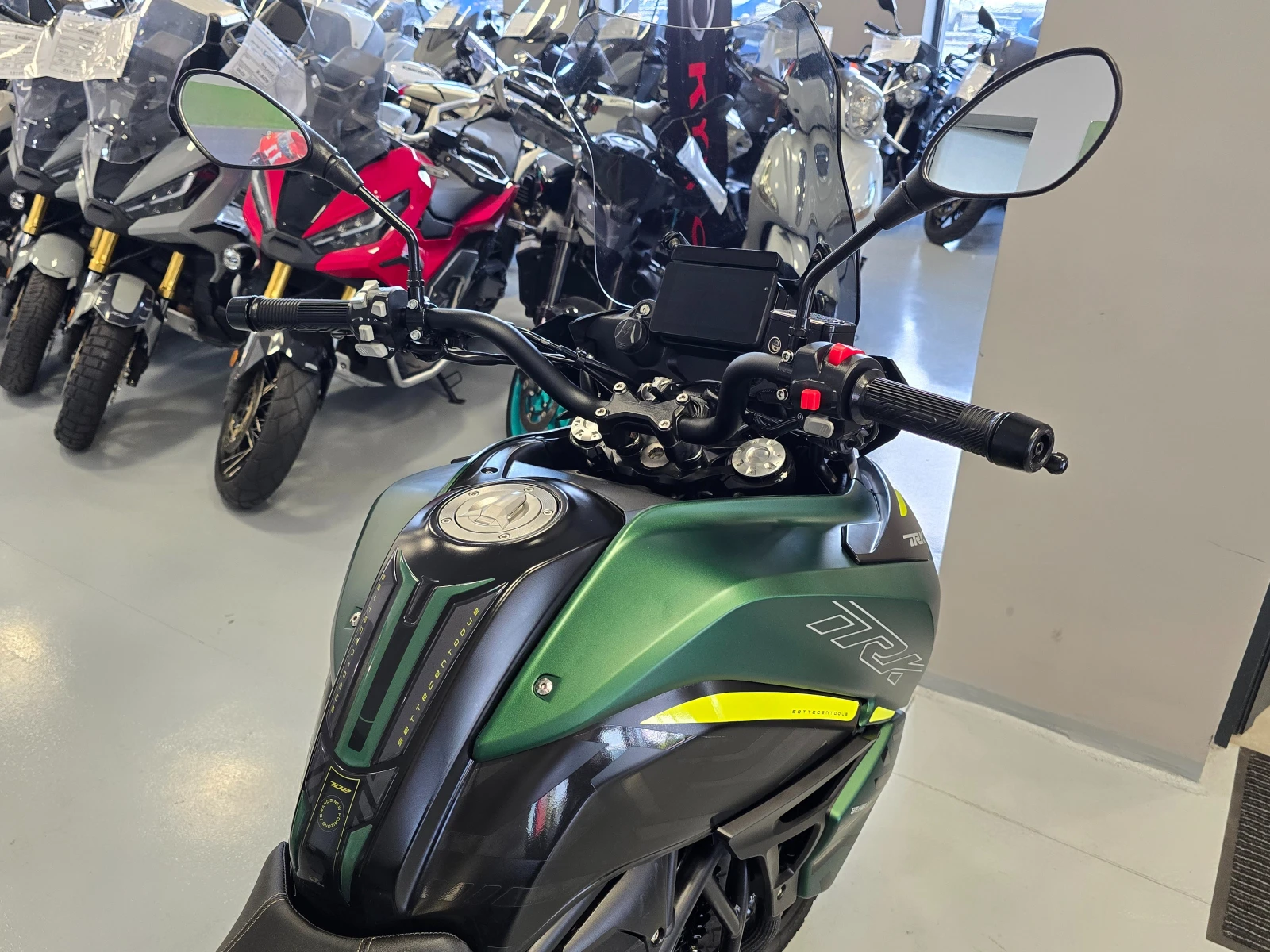 Benelli TRK 702X ABS, 2024г., снимка 9 - Мотоциклети и мототехника - 54770222