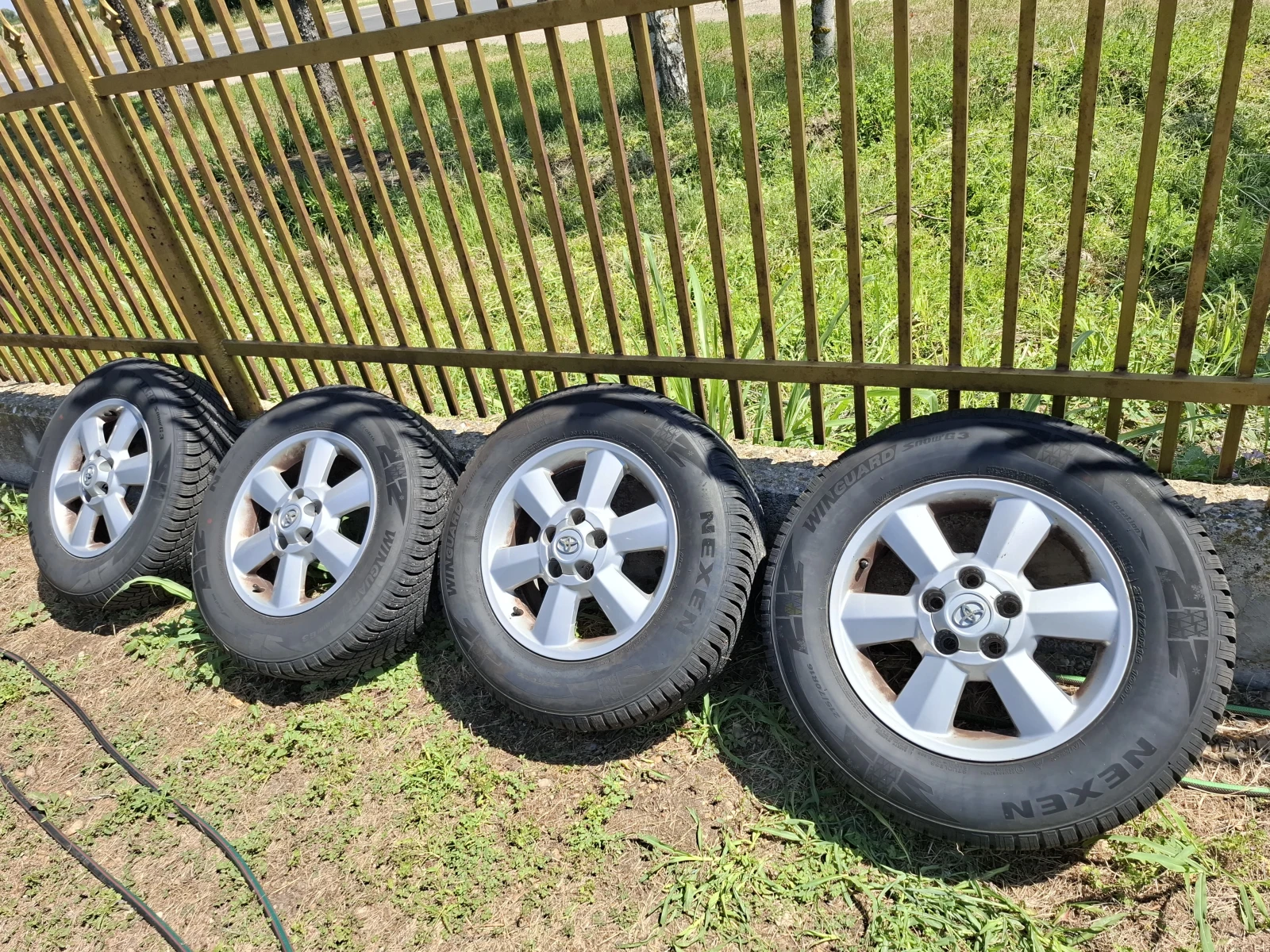 Гуми с джанти Nexen 215/70R16, снимка 2 - Гуми и джанти - 54978876