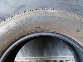 Гуми Зимни 235/65R17, снимка 5 - Гуми и джанти - 37682985