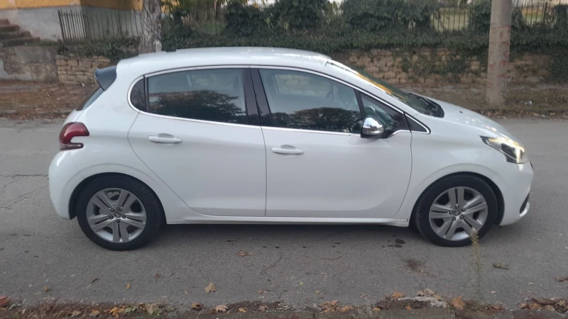 Peugeot 208 1.6HDI EURO 6, снимка 4 - Автомобили и джипове - 47266649